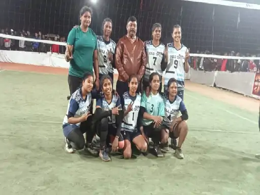 DHANBAD NEWS: The women's volleyball team of Dhanbad has made it to the title match of the Jharkhand State Volleyball Tournament.